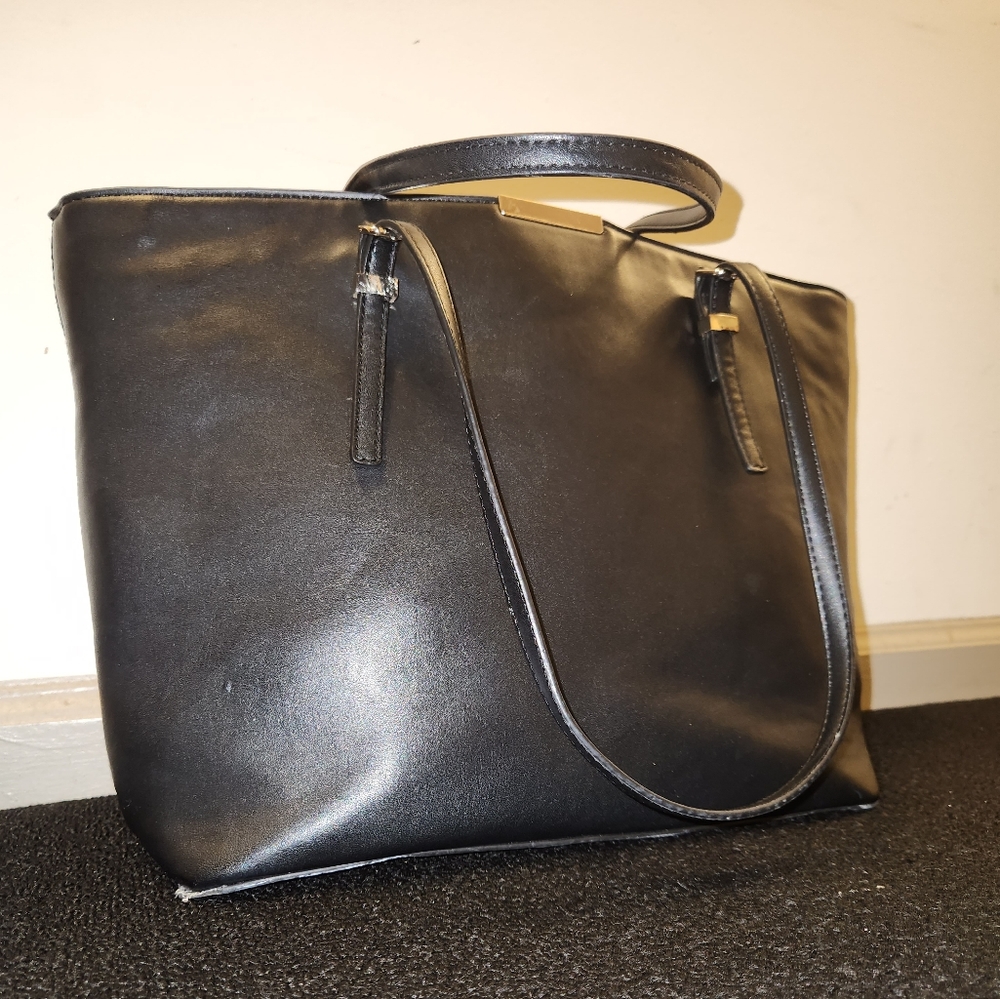 KELLY & KATIE Vinna Large Tote, Black leather with gold hardware.